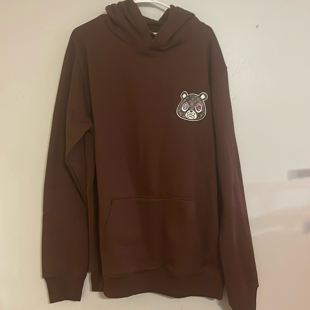 Louis V. Bear sweater, NEW never worn, MENS XL